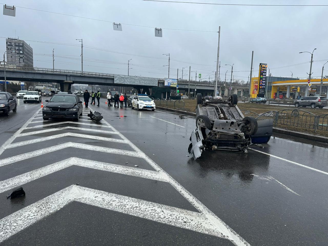 11 травня на проспекті Героїв Харкова зіштовхнулись автівки BMW 335I та Chevrolet Aveo